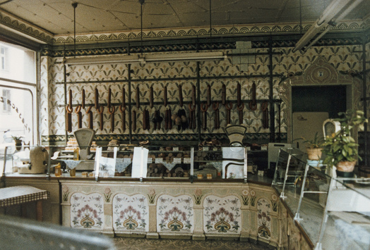 Vorschaubild Altstadt, Fleischerei mit Jugendstildekor (Foto 1990)